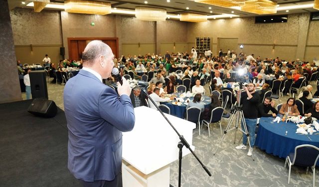 Değirmenlik Akıncılar Belediyesi, yaşlılar günü yemeği düzenledi