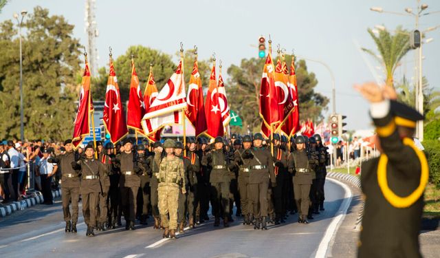 KKTC’nin 42’nci yılı törenlerle kutlanıyor