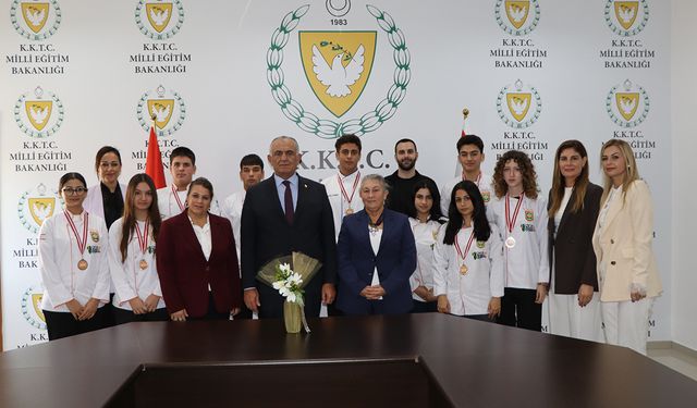 Çavuşoğlu, Güzelyurt Meslek Lisesi Turizm Alanı öğrencilerini kabul etti