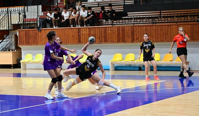 U16’da üçüncülük ve final ilk maçları oynandı