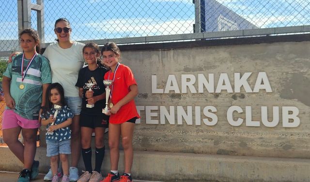 Güney Kıbrıs kortlarında Lefkoşa Şehir Kulübü rüzgârı esti