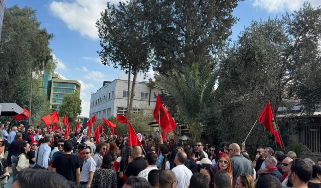 KTOEÖS, 34 öğretmene başlatılan soruşturma nedeniyle sokağa indi