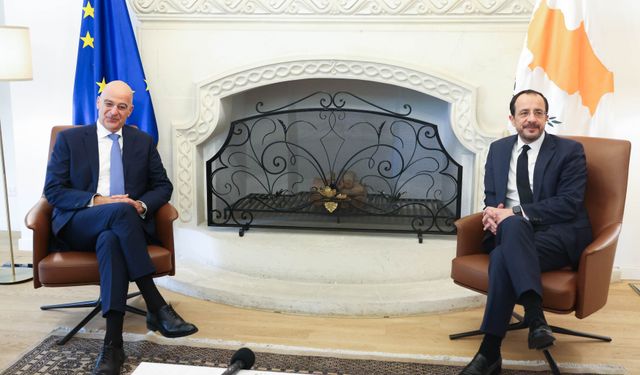 Yunanistan Savunma Bakanı Dendias Güney Kıbrıs’ta temaslarda bulundu