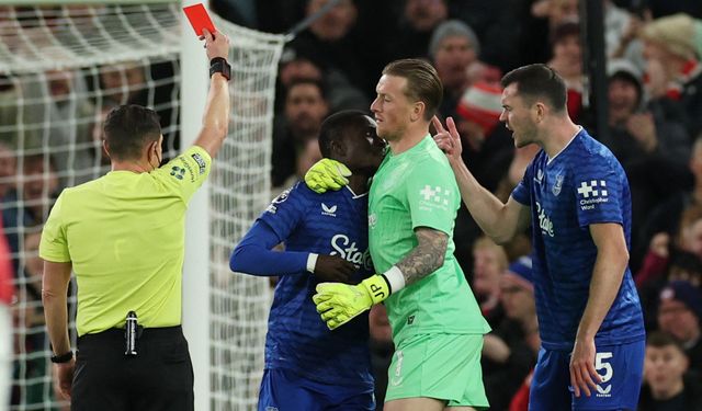 Premier Lig'de eşine az rastlanır kırmızı kart vakası!