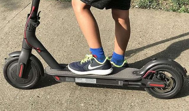 13 yaşındaki scooter sürücüsü  kamyona çarptı