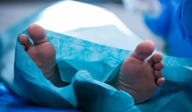 Polise kocasının kalbinin otopsi sırasında “ortadan kaybolduğunu” iddia etti