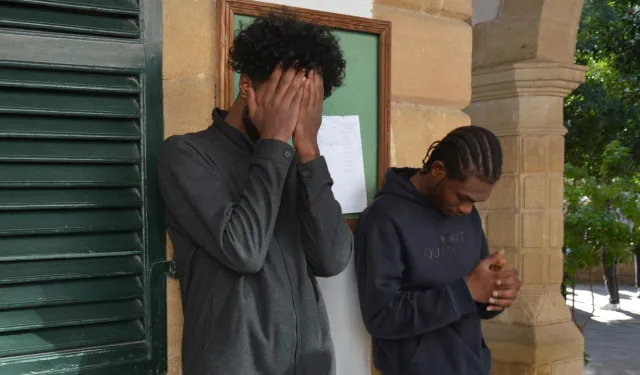 İki ev arkadaşı yakalandı