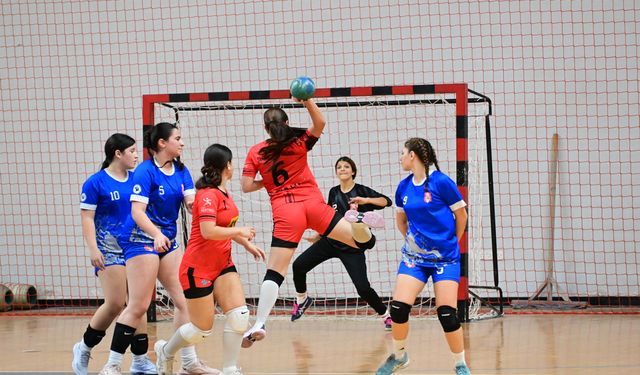 Gecenin galipleri Şahlan ve UKÜ