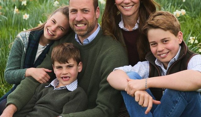 Kraliyet ailesinin Noel pozu medyayı salladı