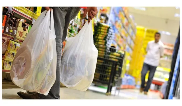 Marketten ürünleri ödemeden çıkardılar