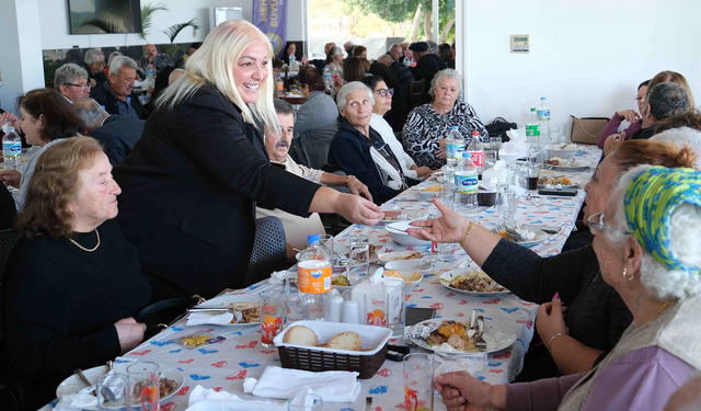 Mehmetçik Büyükkonuk Belediyesi, 65 yaş ve üzeri vatandaşlar için yeni yıl yemeği düzenledi