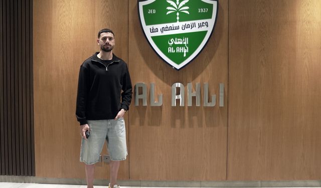 Merih Demiral'dan 3 yıllık imza