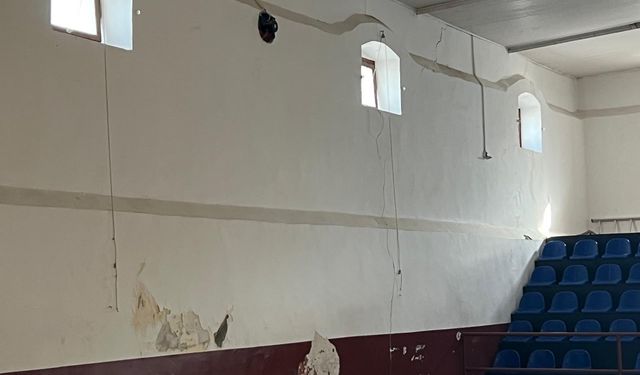 Rifat Şener Güreş Salonu SOS veriyor