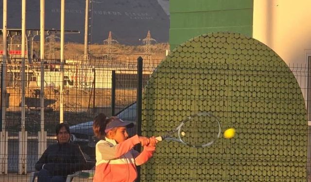 Raketler Mustafa Sabancı anısına sallanıyor