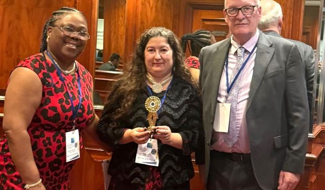 Yakın Doğu Üniversitesi Akademisyenlerine Londra’dan Küresel Savunuculuk ödülü