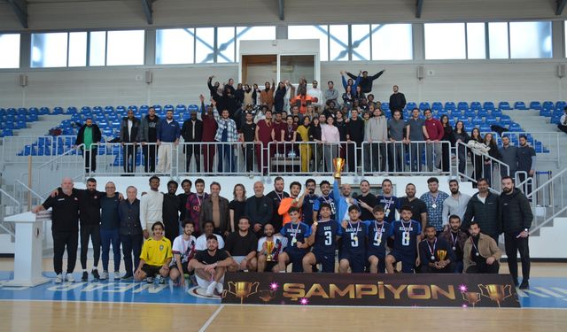 YDÜ’de “Futsal” Şampiyonu Diş Hekimliği Fakültesi