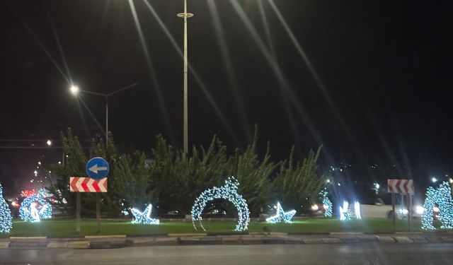 “Yeni yıl süslerine değil, yollara yatırım yapın”