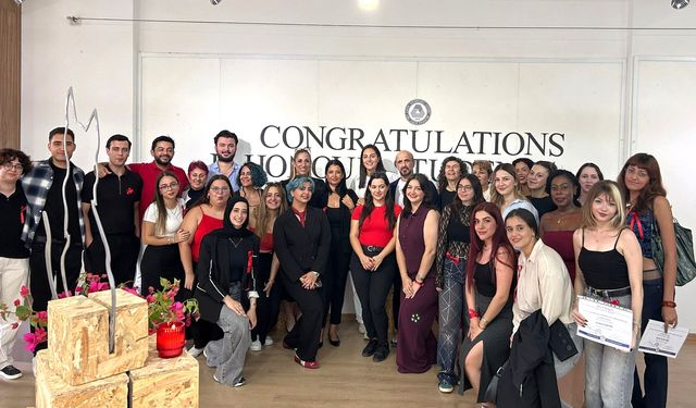 DAÜ İç Mimarlık Bölümü'nde üstün başarı gösteren öğrencilere sertifika verildi