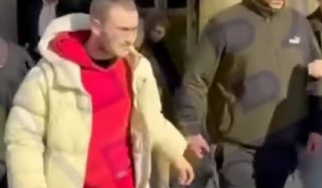 Bıçakla korkutup parmağını kırdılar