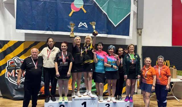 Master masa tenisçiler madalyalarla döndüler