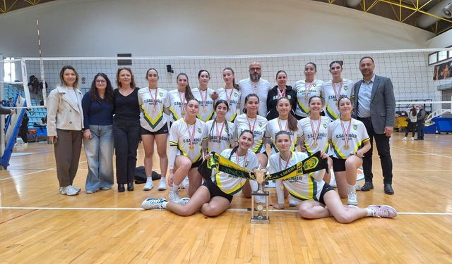 Kızlarda NKL, erkeklerde Erenköy Lisesi şampiyon