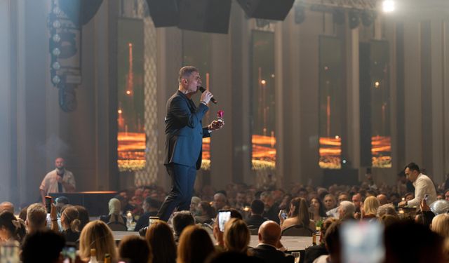 Özcan Deniz ile romantizm rüzgârı