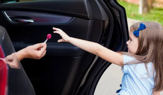 Çocuk kaçırma suçlamasıyla iki kişi aranıyor