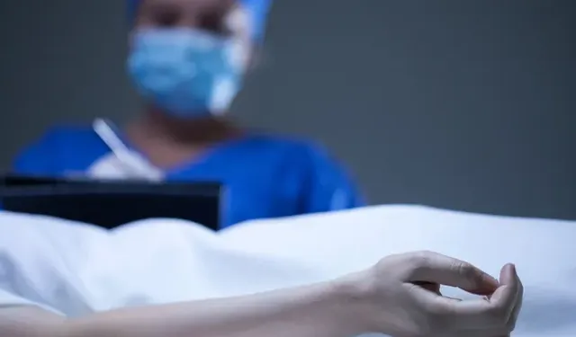 Geçirdiği ameliyattan iki gün sonra komaya giren 42 yaşındaki kadın hayatını kaybetti