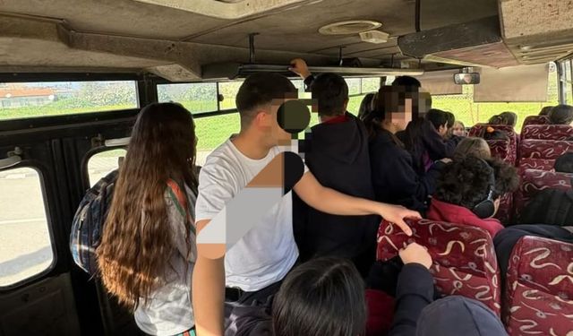 Yolcu kapasitesinin üzerinde ayakta yolcu taşındığı tespit edilen okul otobüsünün sürücüsüne ceza