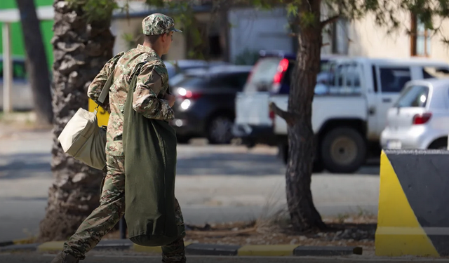 Avgoru bölgesindeki askeri tesisler önünde fotoğraf çekenler tutuklandı