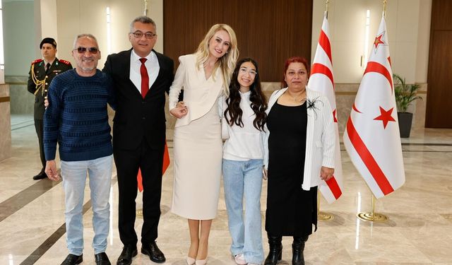 Cumhurbaşkanı Tufan Erhürman ve eşi halkla bayramlaştı