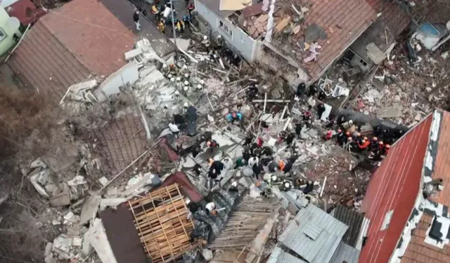 İstanbul Fatih'te iki bina çöktü