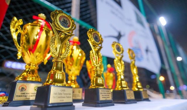 Gazimağusa Kurum ve Kuruluşlar Arası Halı Saha Turnuvası’nın şampiyonu GMB City oldu