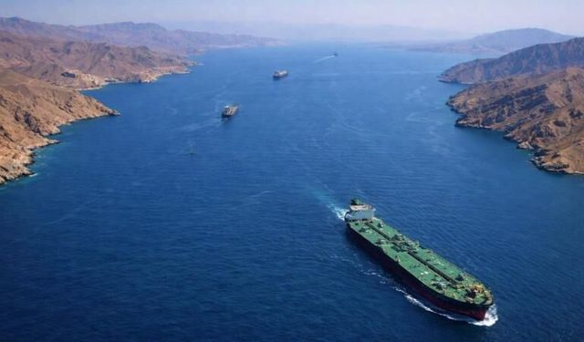 İran, Hürmüz'den geçen gemilerden 2 milyon dolar alıyor