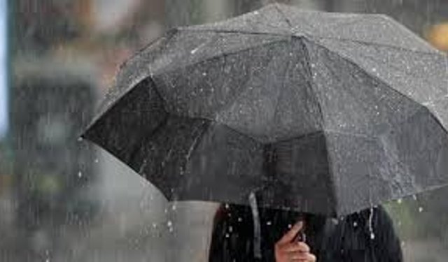 Lefkoşa-Güzelyurt anayolunda sağanak nedeniyle görüş mesafesi azaldı