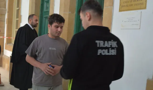 Sarhoş turist, polisleri darp etti