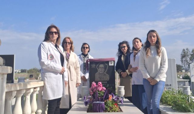 Kıbrıs Türk Eczacılar Birliği, Kamran Aziz’i kabri başında andı