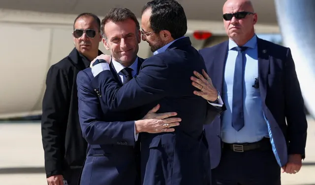 Miçotakis, Macron ve Hristodulidis’in Baf üssündeki görüşmesi manşetlerde