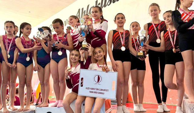 Yakın Doğu İlkokulu cimnastikte çifte şampiyon!
