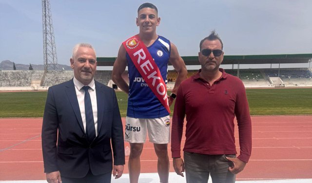 Arda Yurttaş’tan yeni lise rekoru