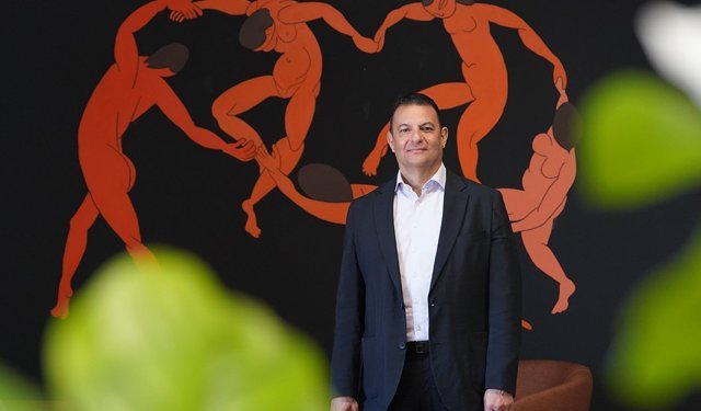 Vehbi: “Sanat, geleceğe yön veren güçlü bir ifade biçimi”