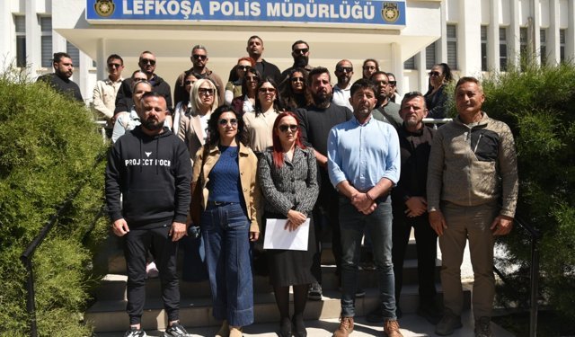 KTOEÖS Lefkoşa Polis Müdürlüğü önünde basın açıklaması yaptı