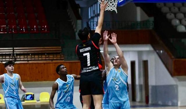 Gecenin galipleri Ada ve Caesar Larnaka Gençler Birliği