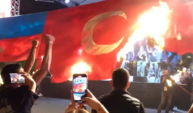 Ermenistan’da Türk bayrağı yakıldı