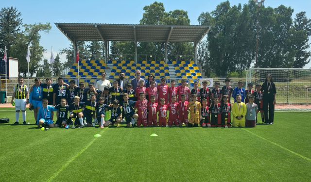 Geçitkale-Serdarlı Belediyesi 3. İlkokullar Arası Futbol Turnuvası düzenledi