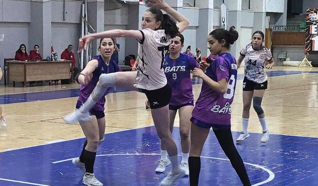 KKTC Hentbol Federasyon Kupası’nda finalin adı kondu!