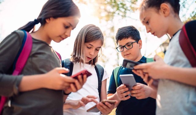 Güney’de sosyal medyaya 15 yaş sınırı geliyor