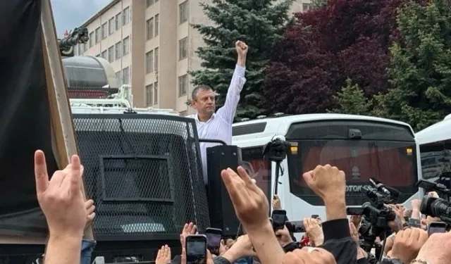 Özel, TBMM'ye yürüdü