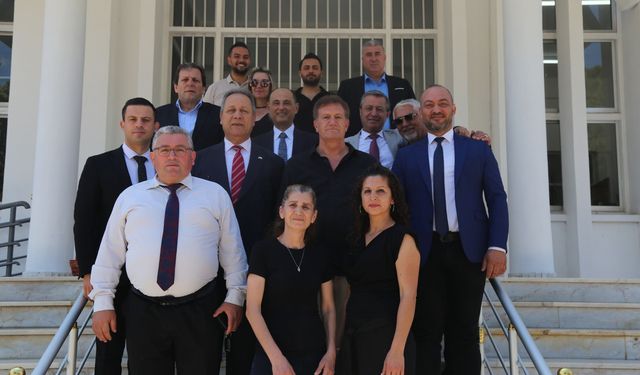 Arıklı, bakanlık personeli ile bayramlaştı