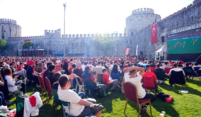 YKS nedeniyle meydanlara dev ekranlarda milli maç yayını yapılmayacak